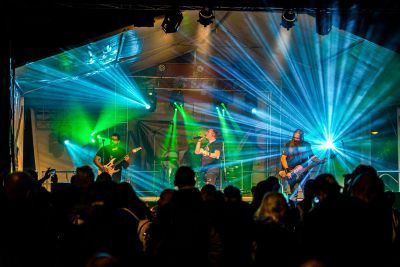 SP25 live - kapela na pódiu