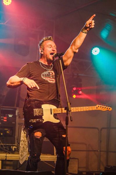 SP25 live - zpěvák